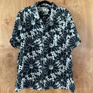 Levi’s Camp Shirt, Black with White Flowers, Size XL, Relaxed Fit